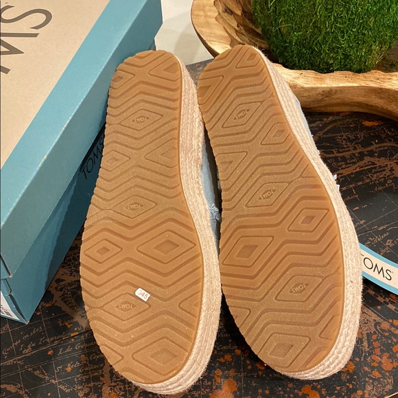 TOMS Women's Light Blue Espadrille Shoes - Picture 3 of 7